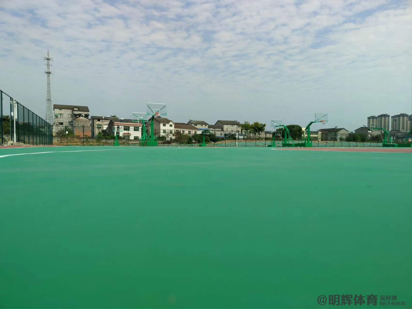 错那硬地丙烯酸球场的优缺点